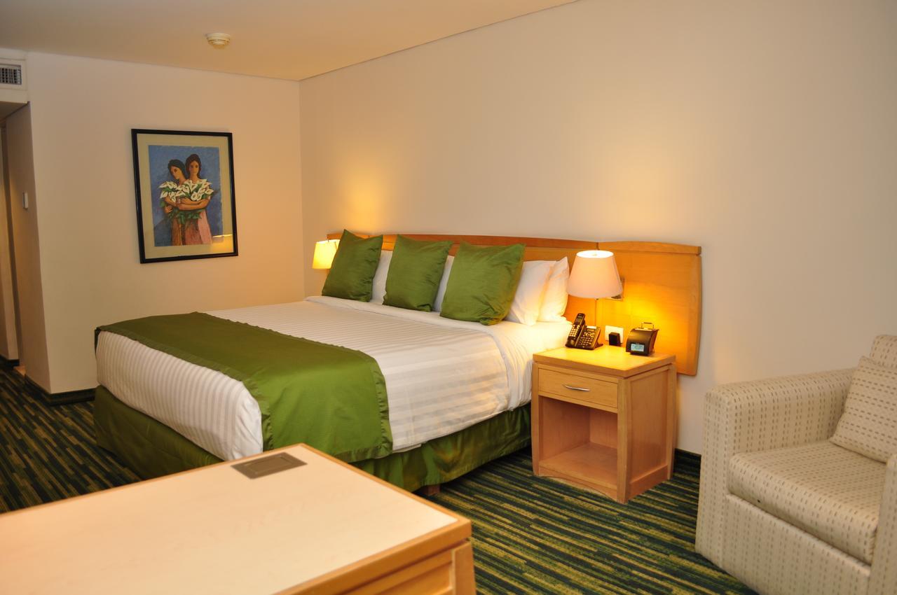 普瑞苏派瑞赛丽笙酒店 墨西哥城 外观 照片 A room at the Best Western Premier Hotel at the Royal Hawaiian